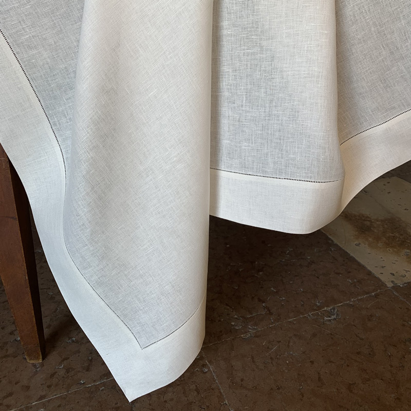 Bissone Hemstitch Linen Tablecloth-la-bottega-di-casa Close-up of the cream Bissone linen tablecloth with a 2¾-inch border and machine hemstitching